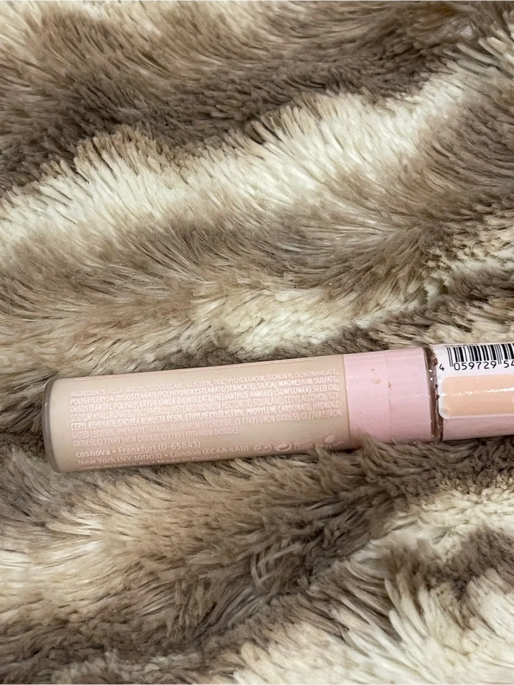 Essence Silky Blur Hydrating Longwear Concealer in Shade 20